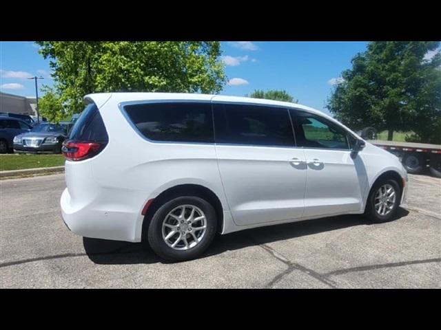 new 2025 Chrysler Pacifica car, priced at $38,980