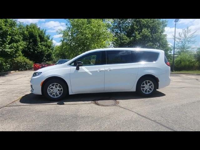 new 2025 Chrysler Pacifica car, priced at $38,980