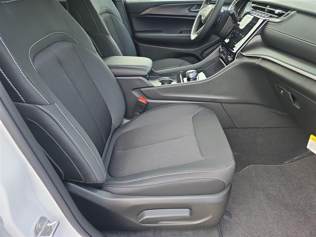 new 2025 Jeep Grand Cherokee L car, priced at $41,299