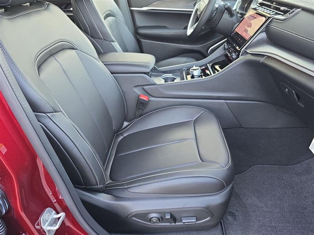 new 2025 Jeep Grand Cherokee L car, priced at $54,398