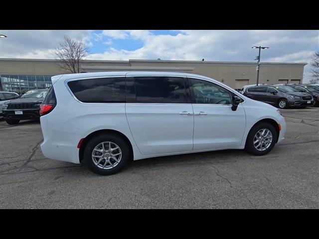 new 2025 Chrysler Pacifica car, priced at $40,489