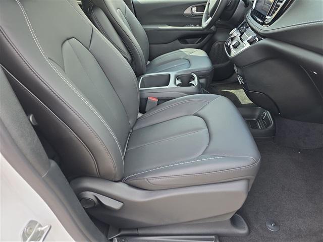 new 2025 Chrysler Pacifica car, priced at $40,489