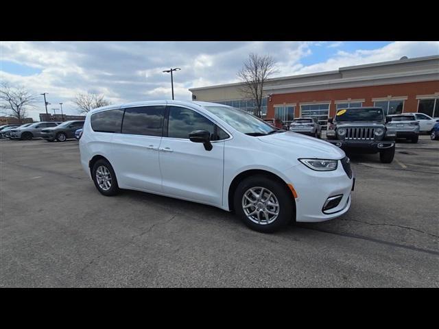 new 2025 Chrysler Pacifica car, priced at $40,489