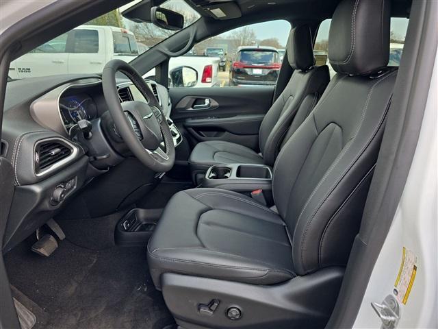 new 2025 Chrysler Pacifica car, priced at $40,489