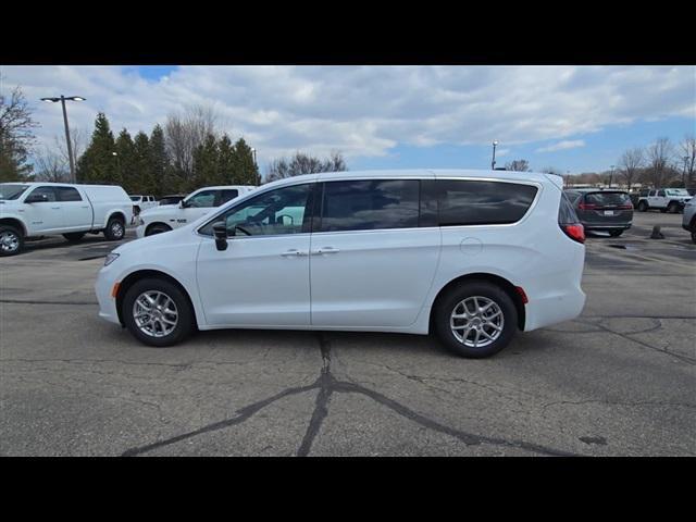 new 2025 Chrysler Pacifica car, priced at $40,489