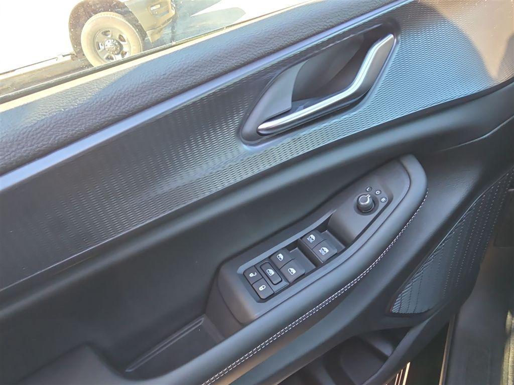 new 2025 Jeep Grand Cherokee car, priced at $37,676