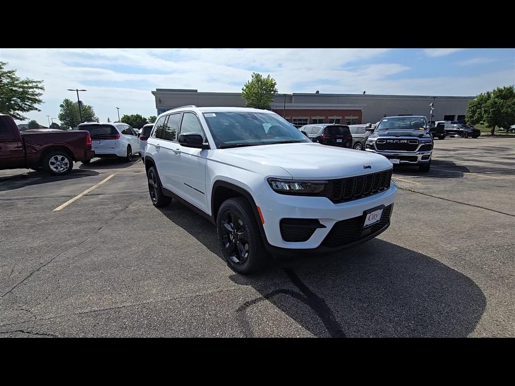 new 2025 Jeep Grand Cherokee car, priced at $41,672