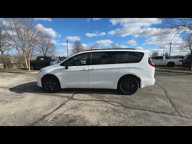 new 2024 Chrysler Pacifica car, priced at $38,533