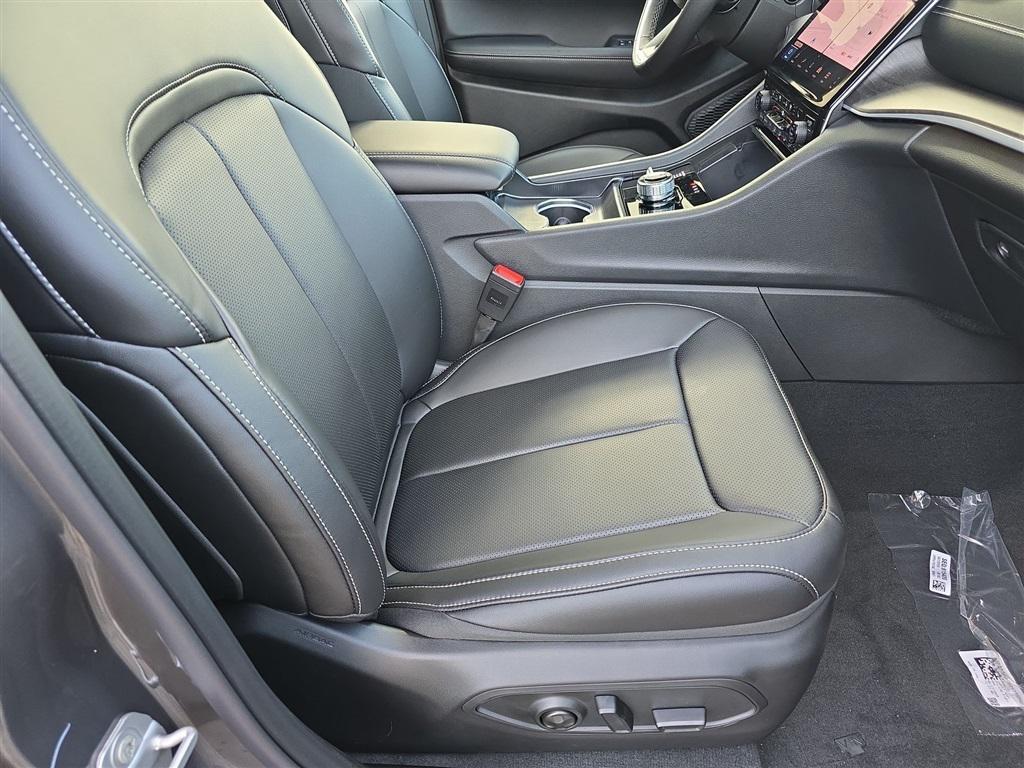 new 2025 Jeep Grand Cherokee L car, priced at $49,048