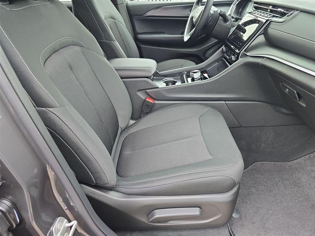 new 2025 Jeep Grand Cherokee car, priced at $35,550