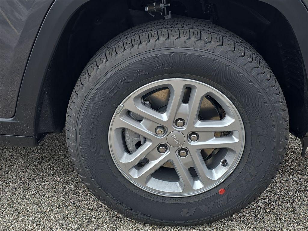 new 2025 Jeep Grand Cherokee car, priced at $35,550