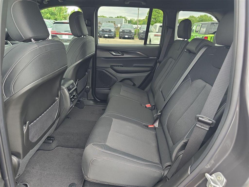 new 2025 Jeep Grand Cherokee car, priced at $35,550