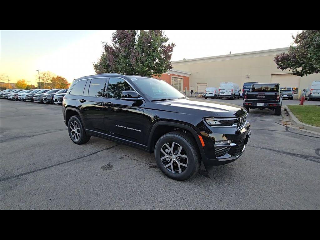 new 2025 Jeep Grand Cherokee car, priced at $43,812
