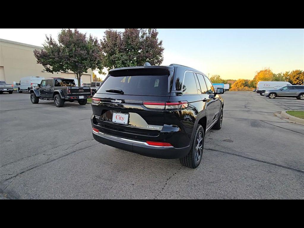 new 2025 Jeep Grand Cherokee car, priced at $43,812