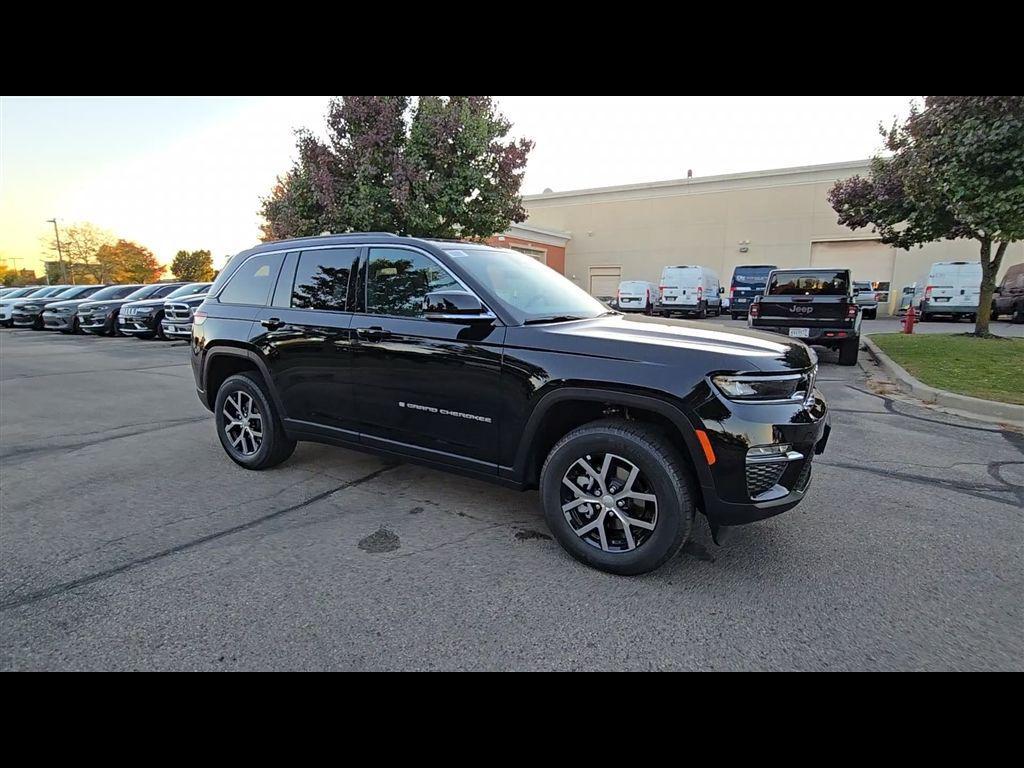 new 2025 Jeep Grand Cherokee car, priced at $43,812