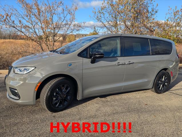 used 2024 Chrysler Pacifica Hybrid car, priced at $41,282