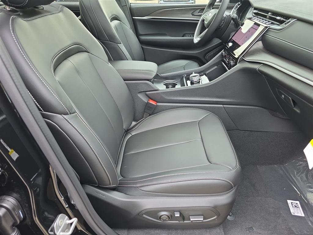 new 2025 Jeep Grand Cherokee L car, priced at $49,980