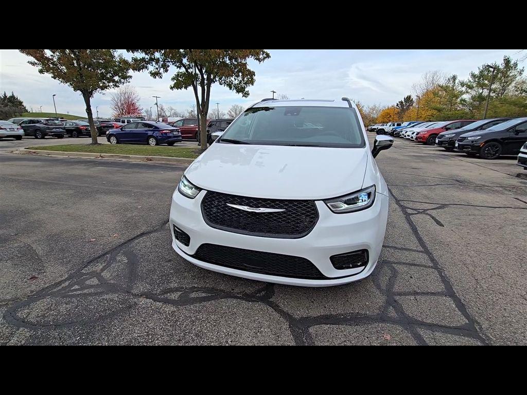 used 2023 Chrysler Pacifica car, priced at $27,360