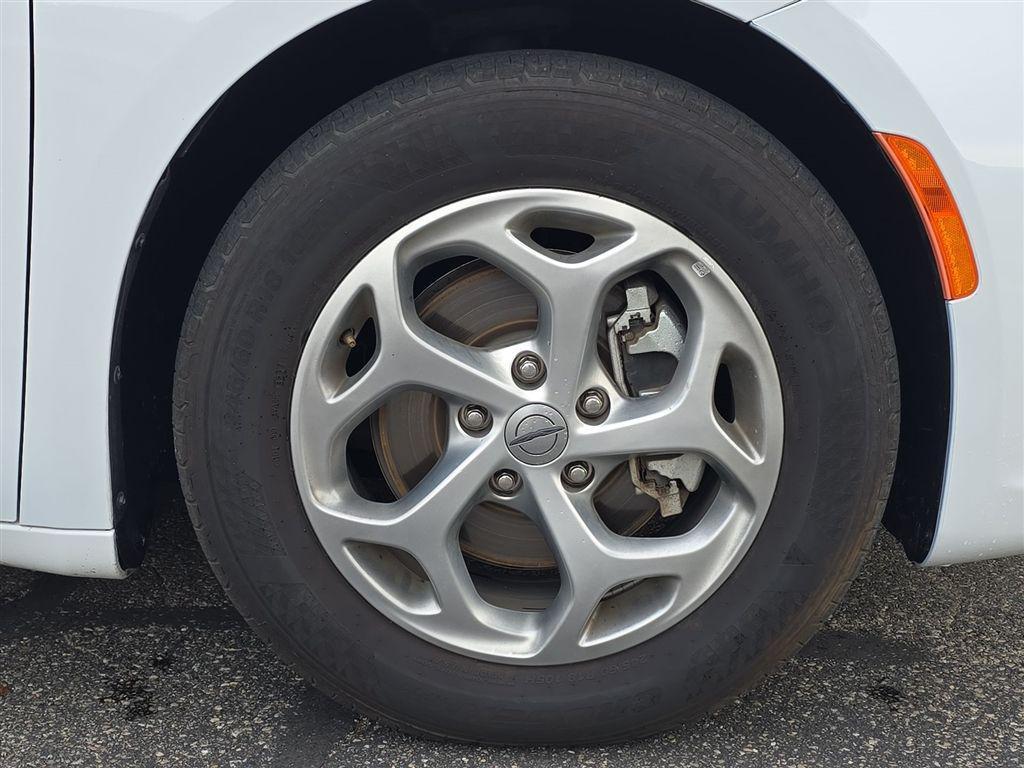 used 2023 Chrysler Pacifica car, priced at $27,360