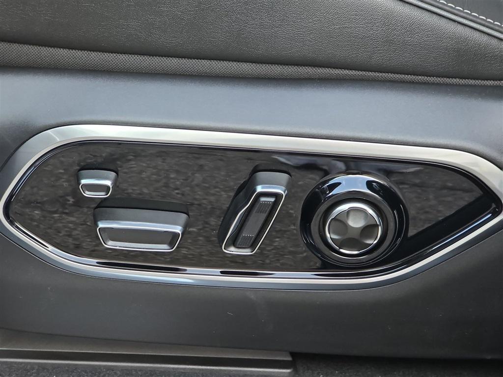 new 2025 Jeep Grand Cherokee L car, priced at $61,636