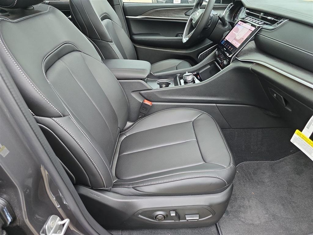 new 2025 Jeep Grand Cherokee car, priced at $47,960