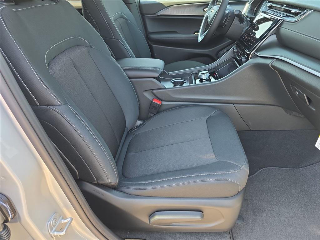 new 2025 Jeep Grand Cherokee L car, priced at $39,489