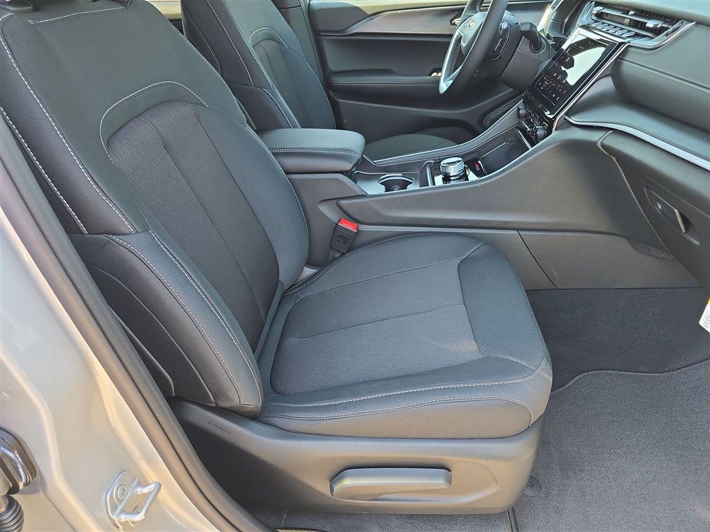 new 2025 Jeep Grand Cherokee L car, priced at $38,939