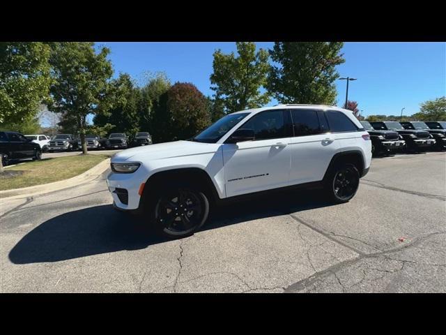 new 2025 Jeep Grand Cherokee car, priced at $41,877