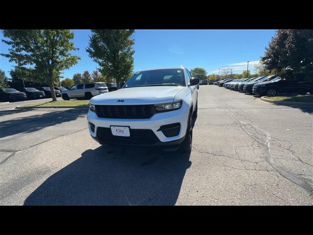 new 2025 Jeep Grand Cherokee car, priced at $41,877