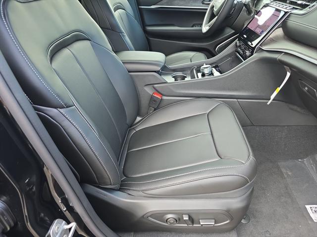 new 2025 Jeep Grand Cherokee car, priced at $47,017