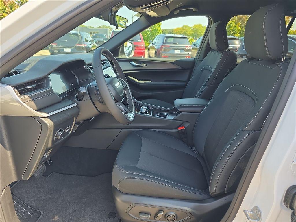 new 2025 Jeep Grand Cherokee car, priced at $34,954