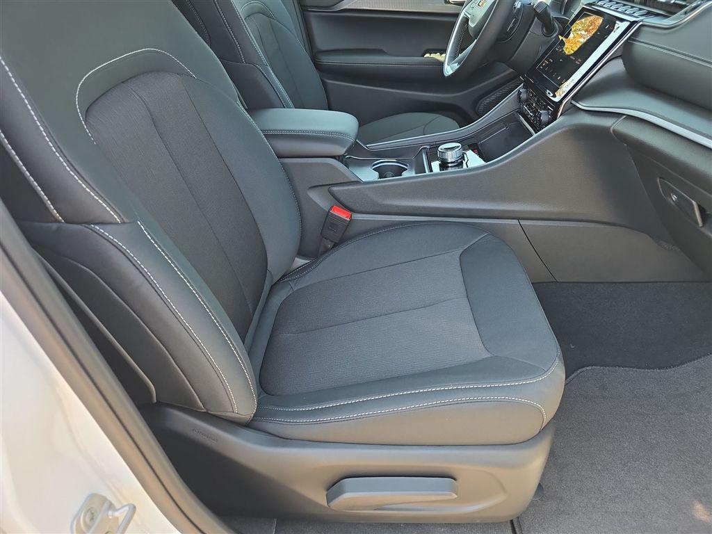 new 2025 Jeep Grand Cherokee car, priced at $34,954