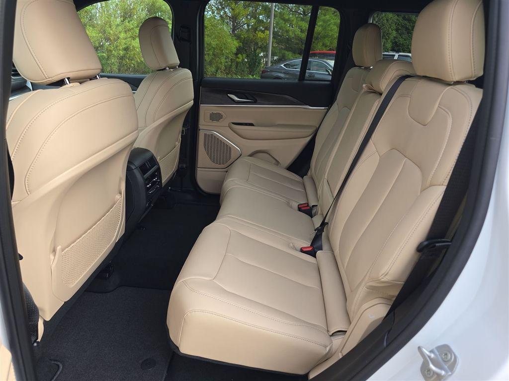 new 2025 Jeep Grand Cherokee car, priced at $46,241