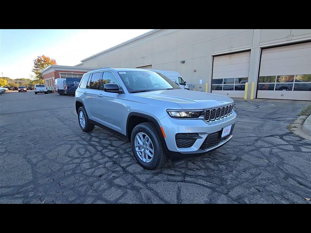 new 2025 Jeep Grand Cherokee car, priced at $40,263