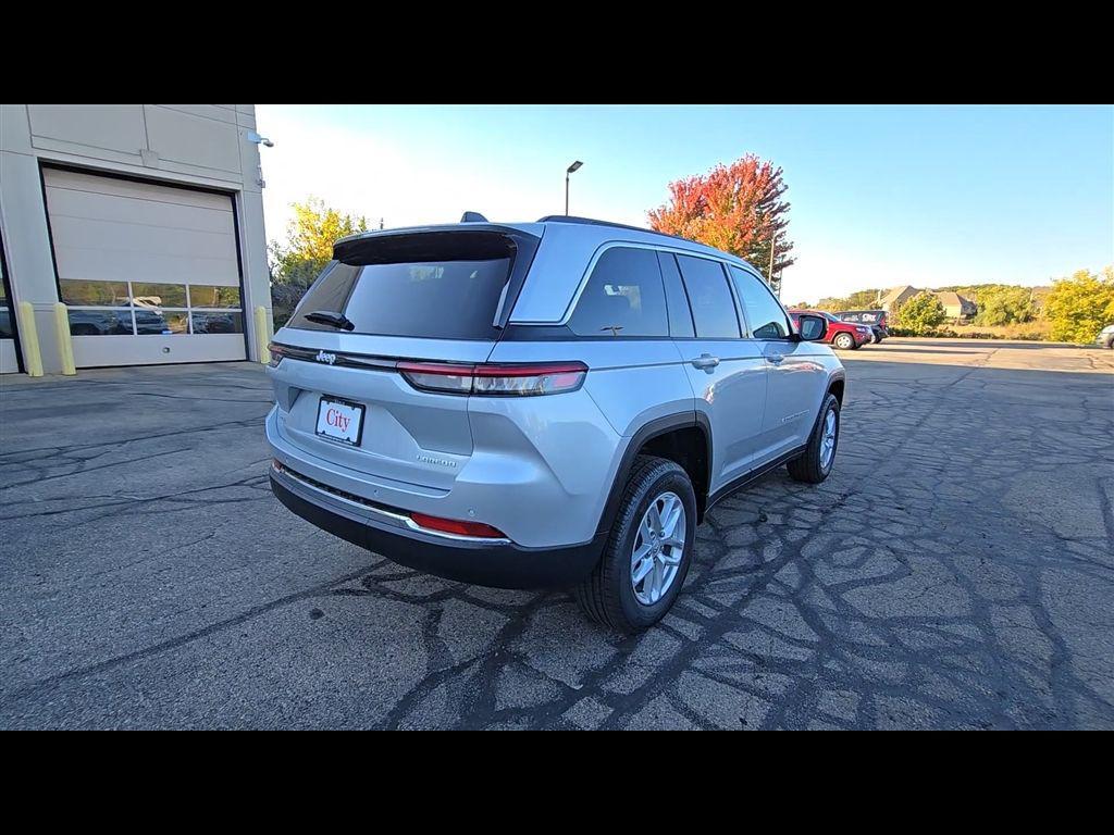 new 2025 Jeep Grand Cherokee car, priced at $40,263