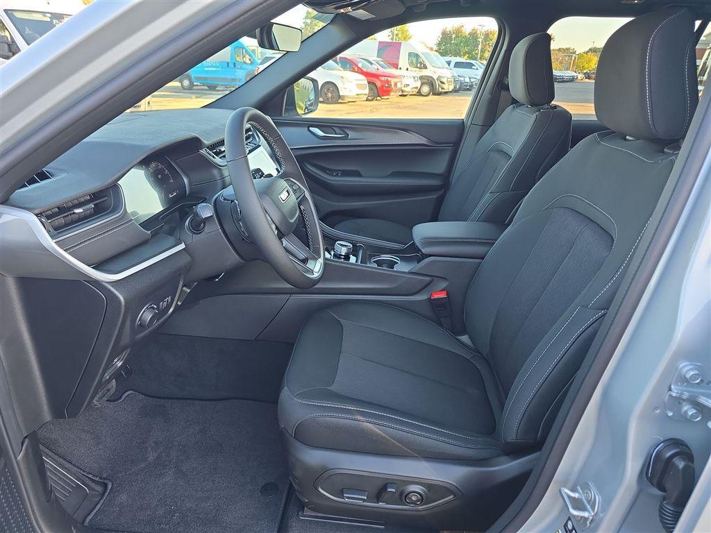 new 2025 Jeep Grand Cherokee car, priced at $40,263