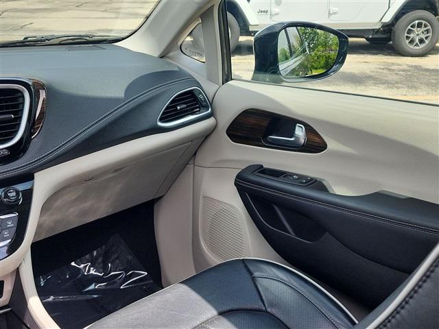 used 2023 Chrysler Pacifica car, priced at $27,590