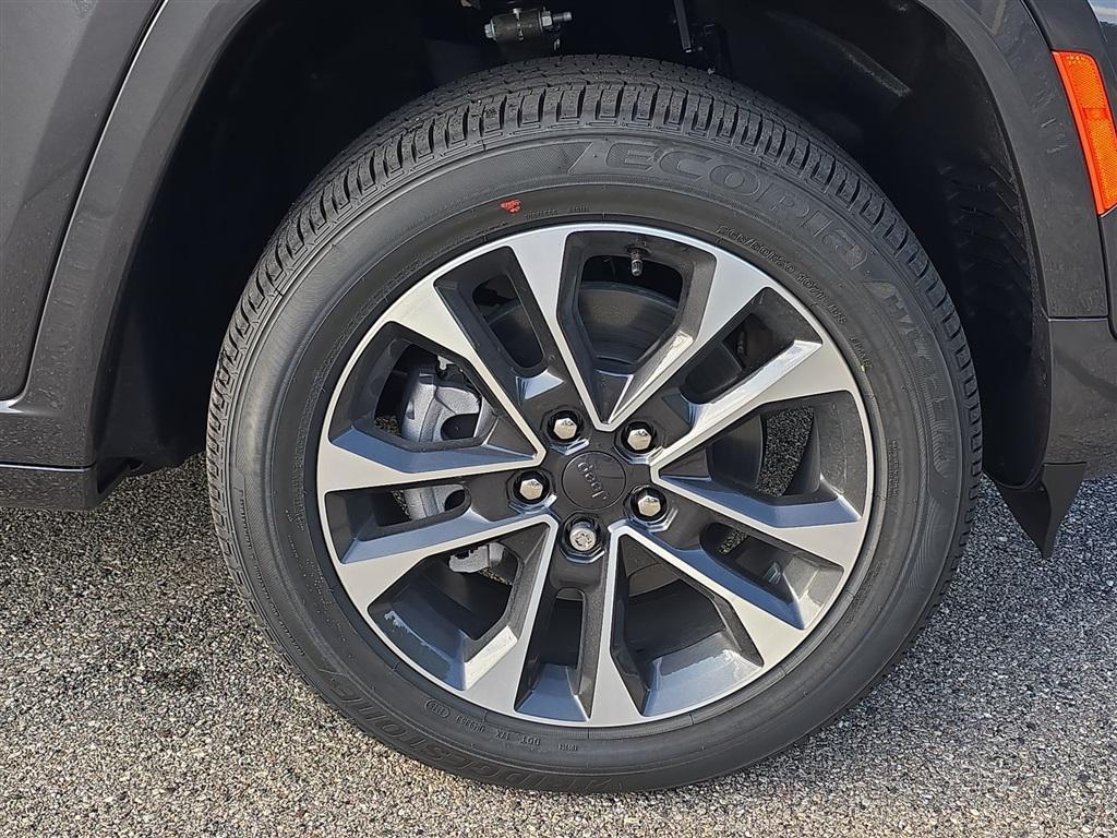 new 2025 Jeep Grand Cherokee L car, priced at $61,636