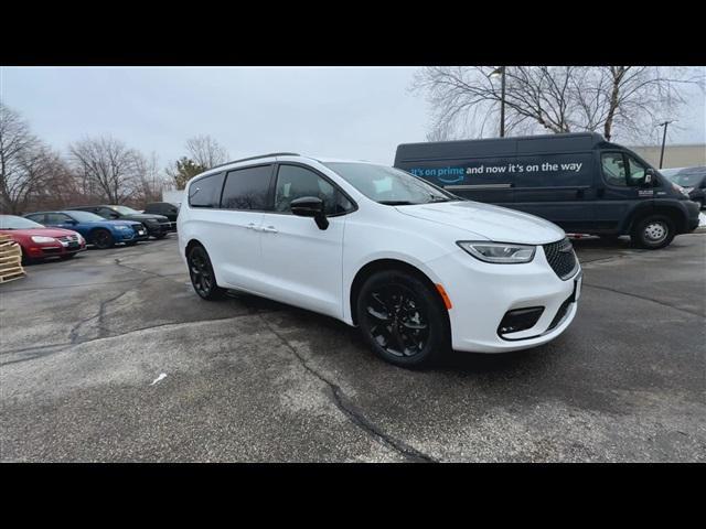 used 2024 Chrysler Pacifica car, priced at $37,595