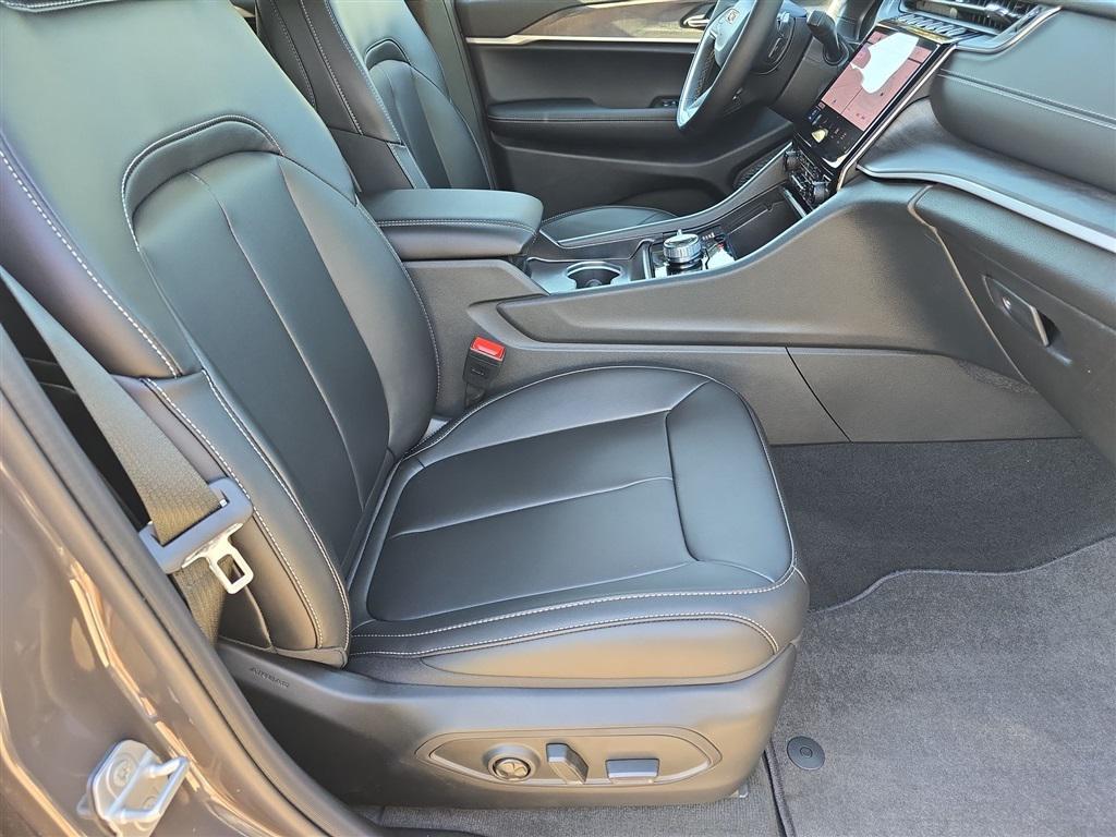 new 2025 Jeep Grand Cherokee L car, priced at $49,201