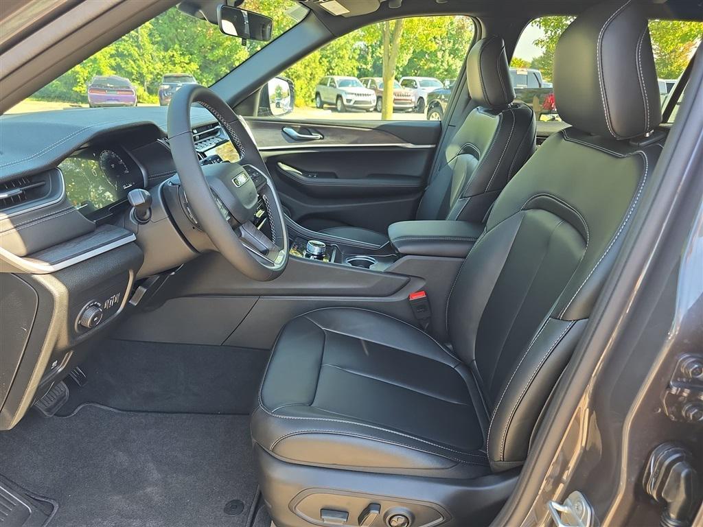 new 2025 Jeep Grand Cherokee L car, priced at $49,201