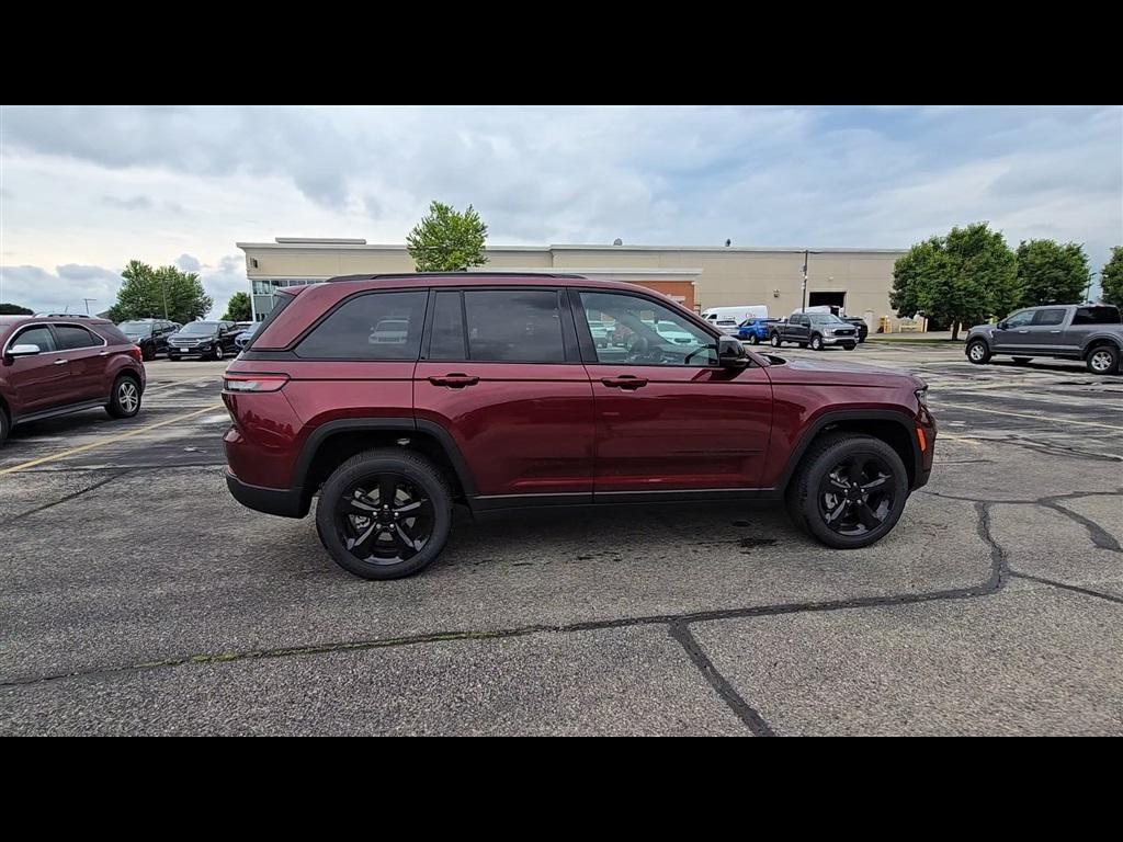 new 2025 Jeep Grand Cherokee car, priced at $42,208