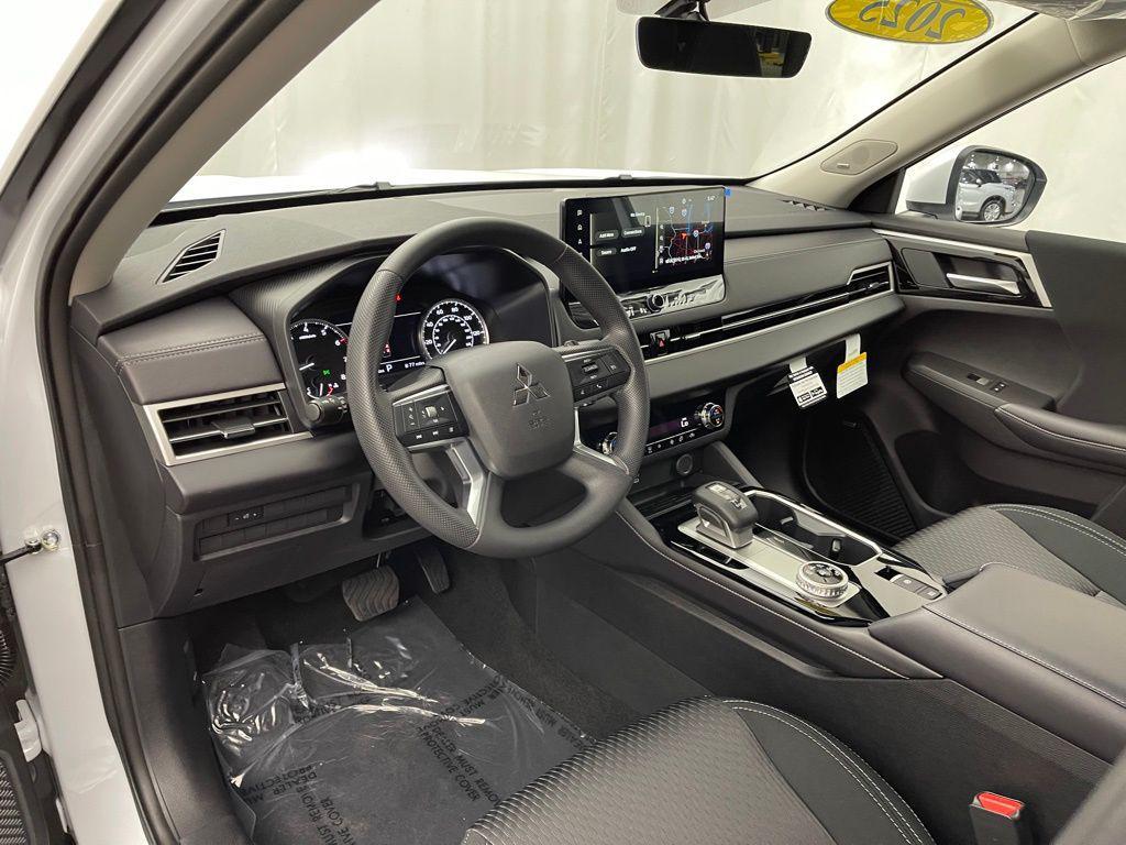 new 2025 Mitsubishi Outlander car, priced at $32,315