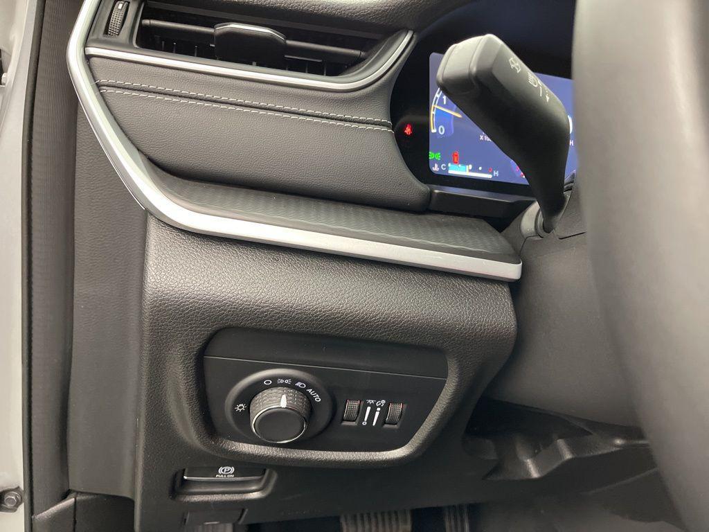 used 2024 Jeep Grand Cherokee L car, priced at $27,395