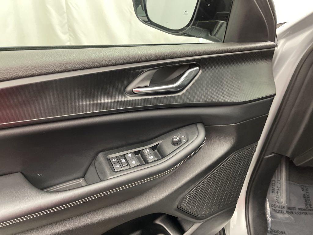 used 2024 Jeep Grand Cherokee L car, priced at $27,395