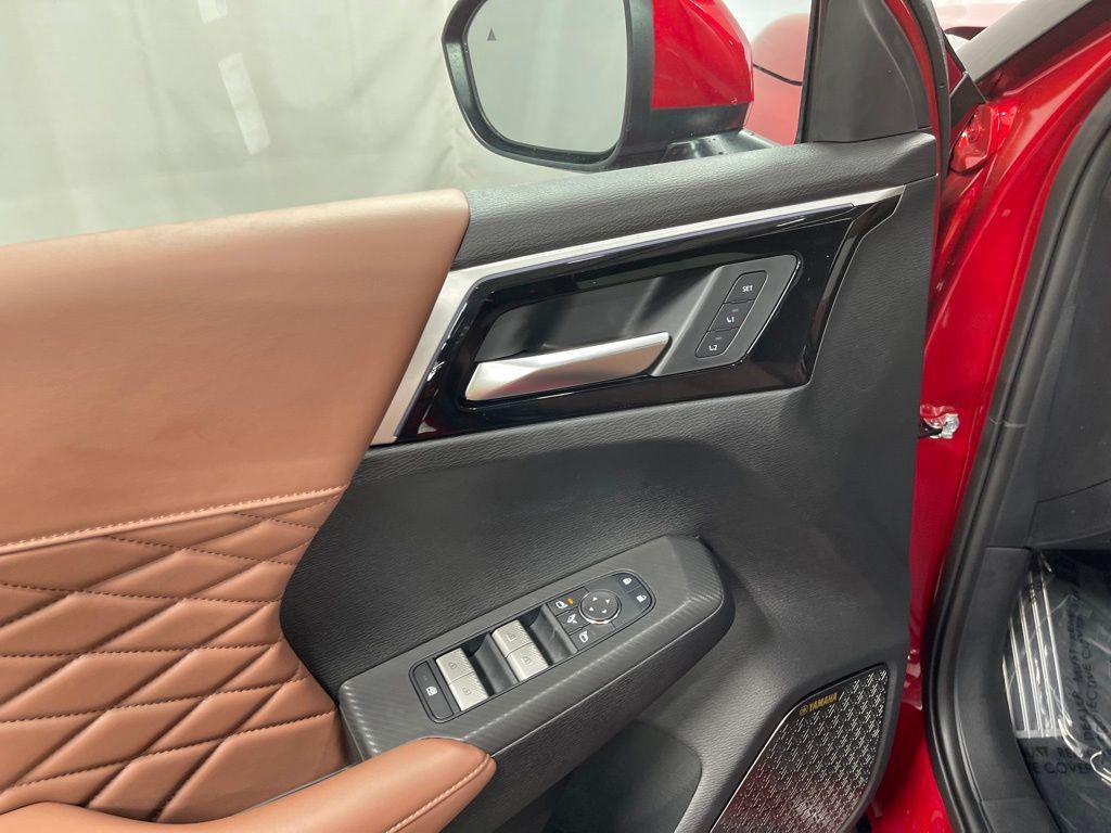 new 2025 Mitsubishi Outlander car, priced at $42,700