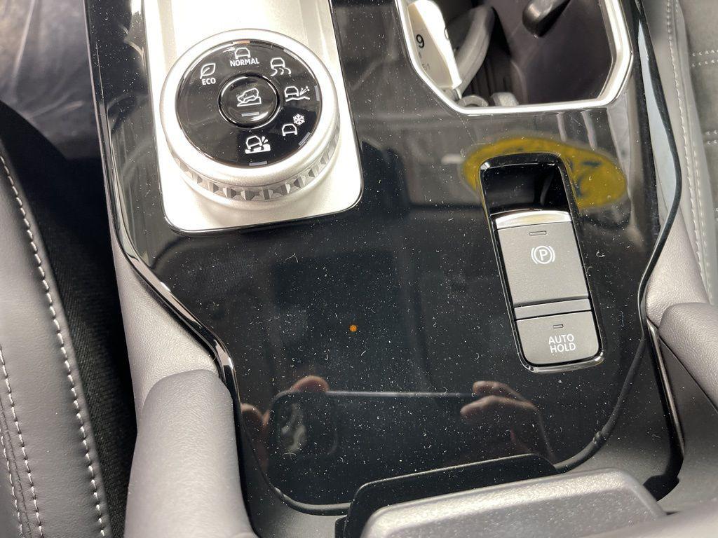 new 2025 Mitsubishi Outlander car, priced at $36,200