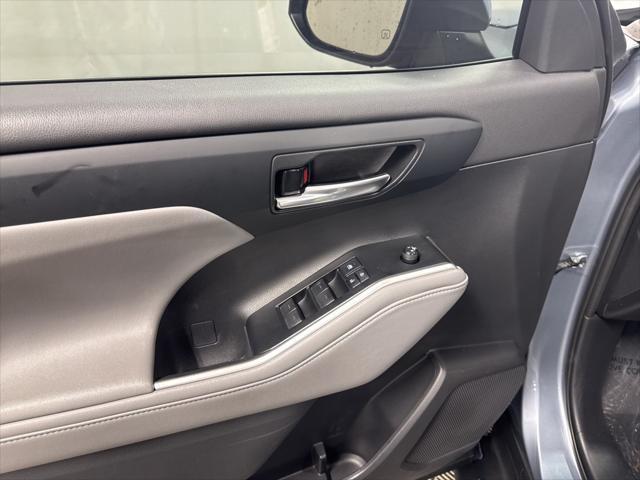 used 2021 Toyota Highlander Hybrid car, priced at $35,595