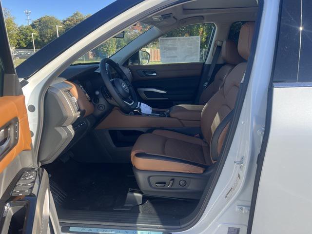 new 2025 Nissan Pathfinder car, priced at $45,623