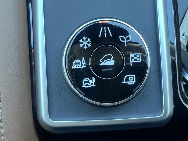 new 2025 Nissan Pathfinder car, priced at $45,623